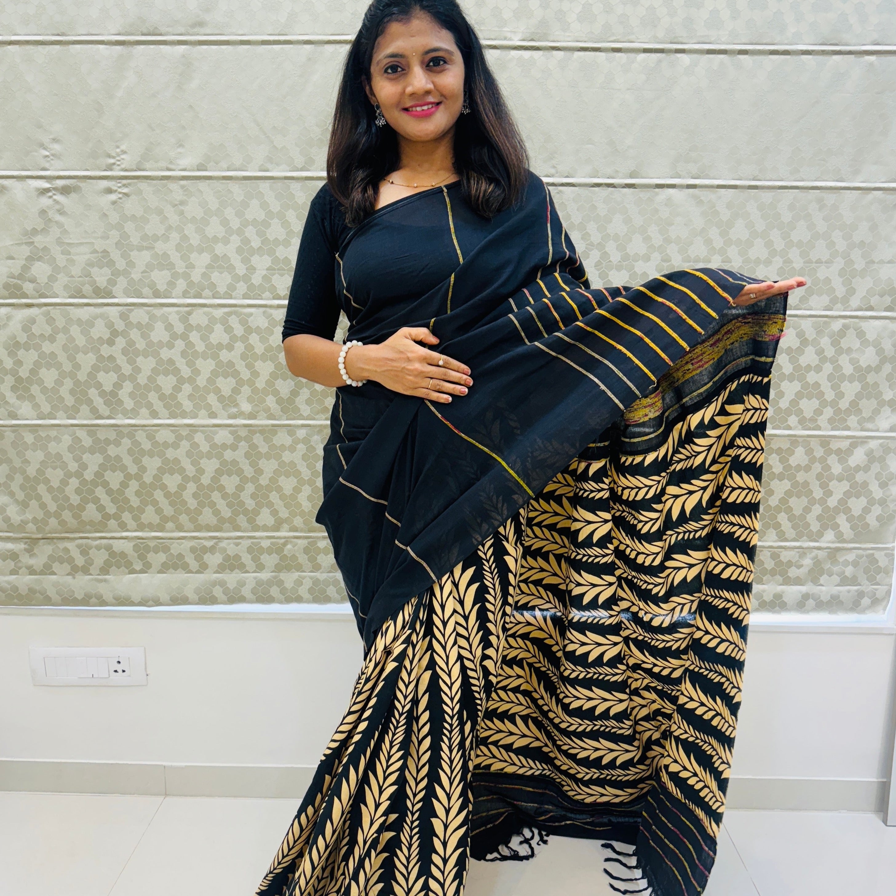 Khesh Saree Handloom Cotton Gujjari Print - Black and Floral