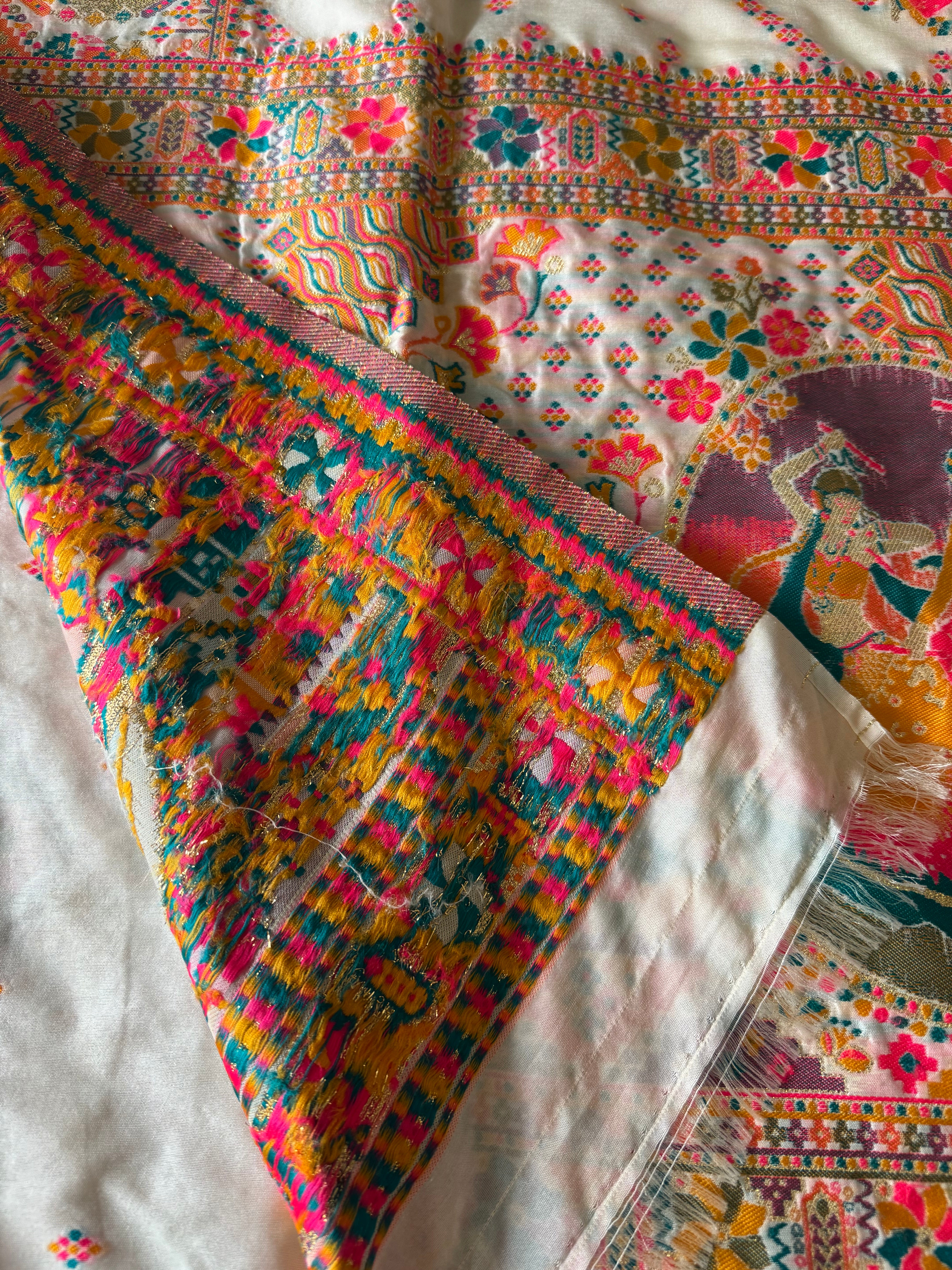 Semi Pashmina Handloom Saree in White & Pink