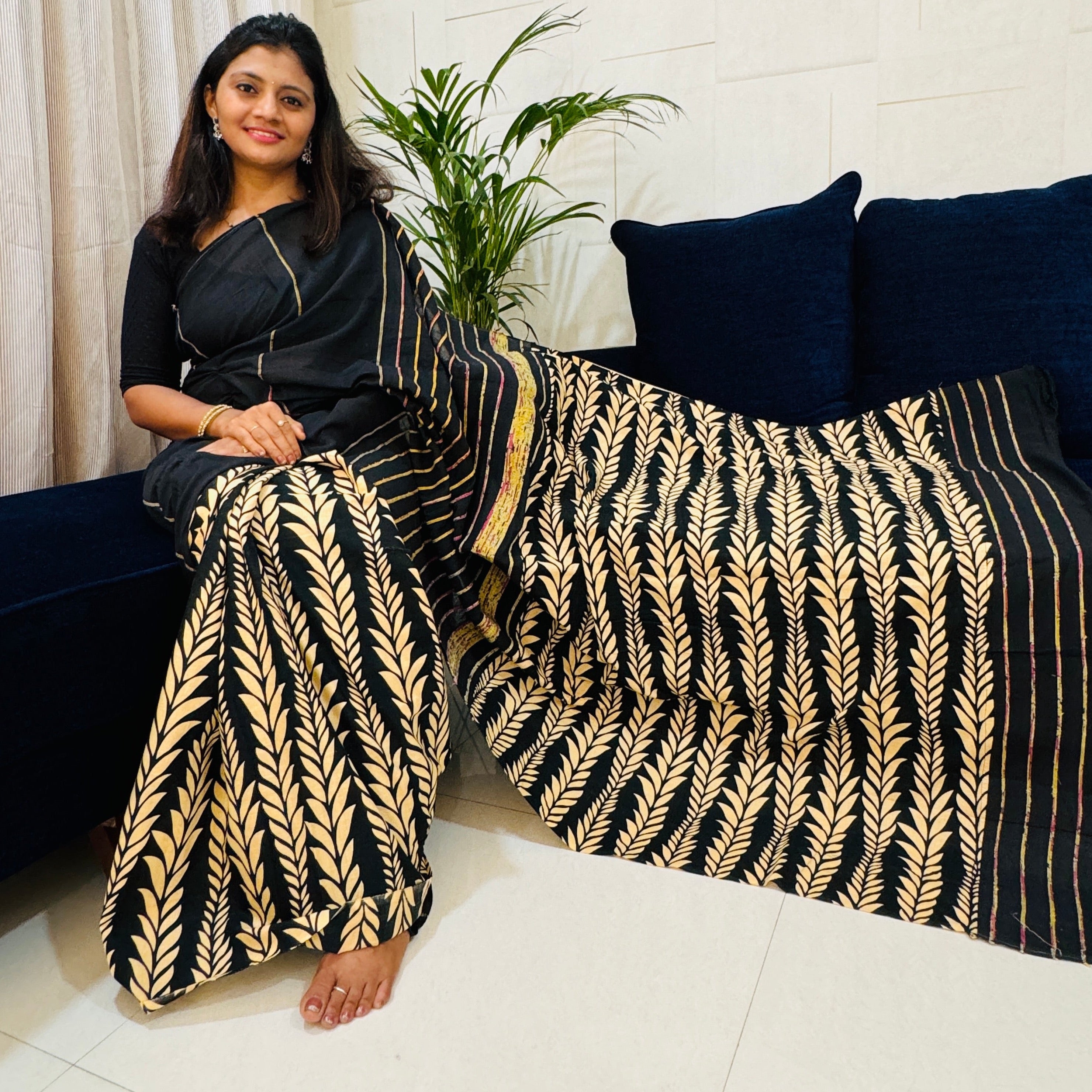 Khesh Saree Handloom Cotton Gujjari Print - Black and Floral