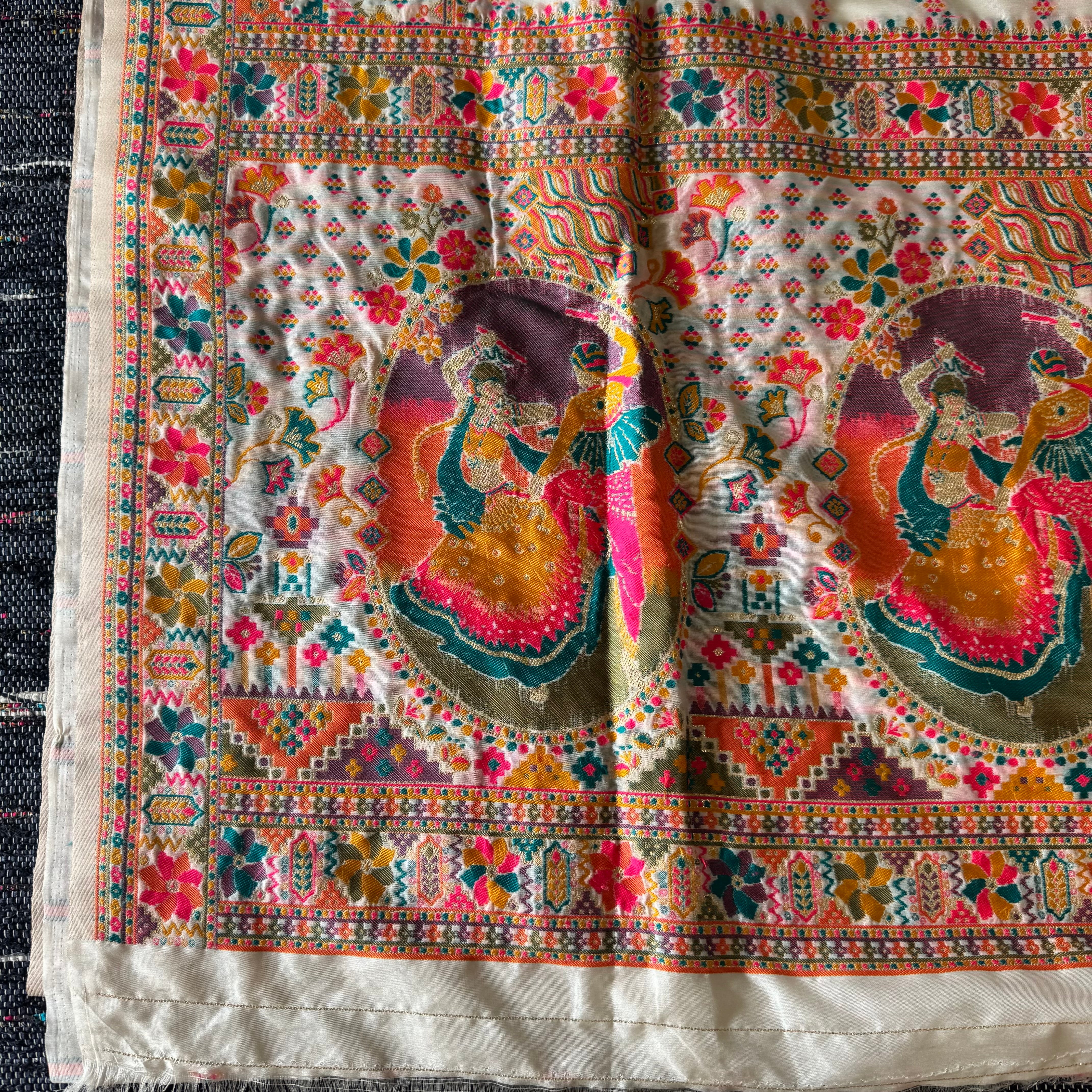 Semi Pashmina Handloom Saree in White & Pink