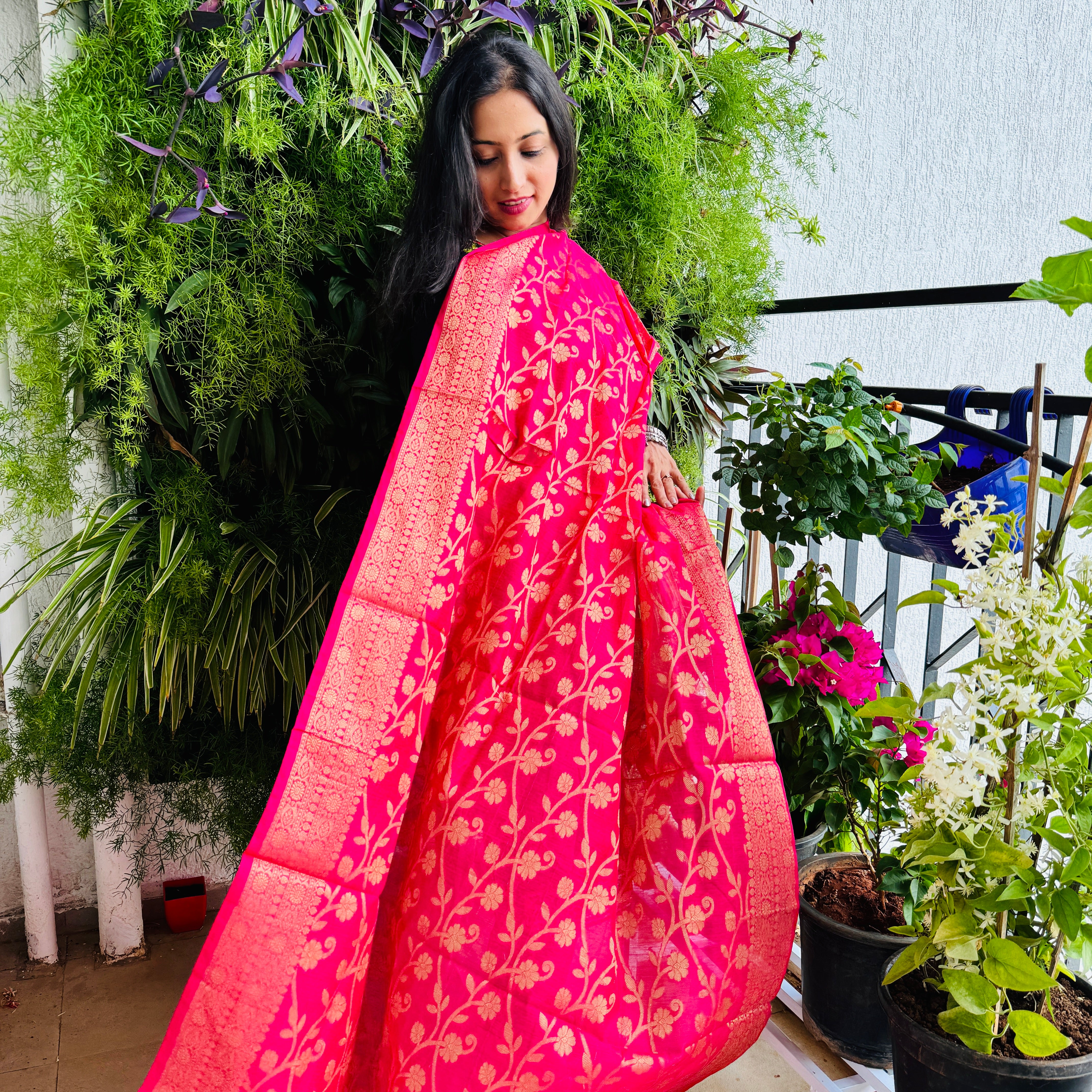 Banarasi Cotton Silk With Floral Pattern Jaal Dupatta- Pink