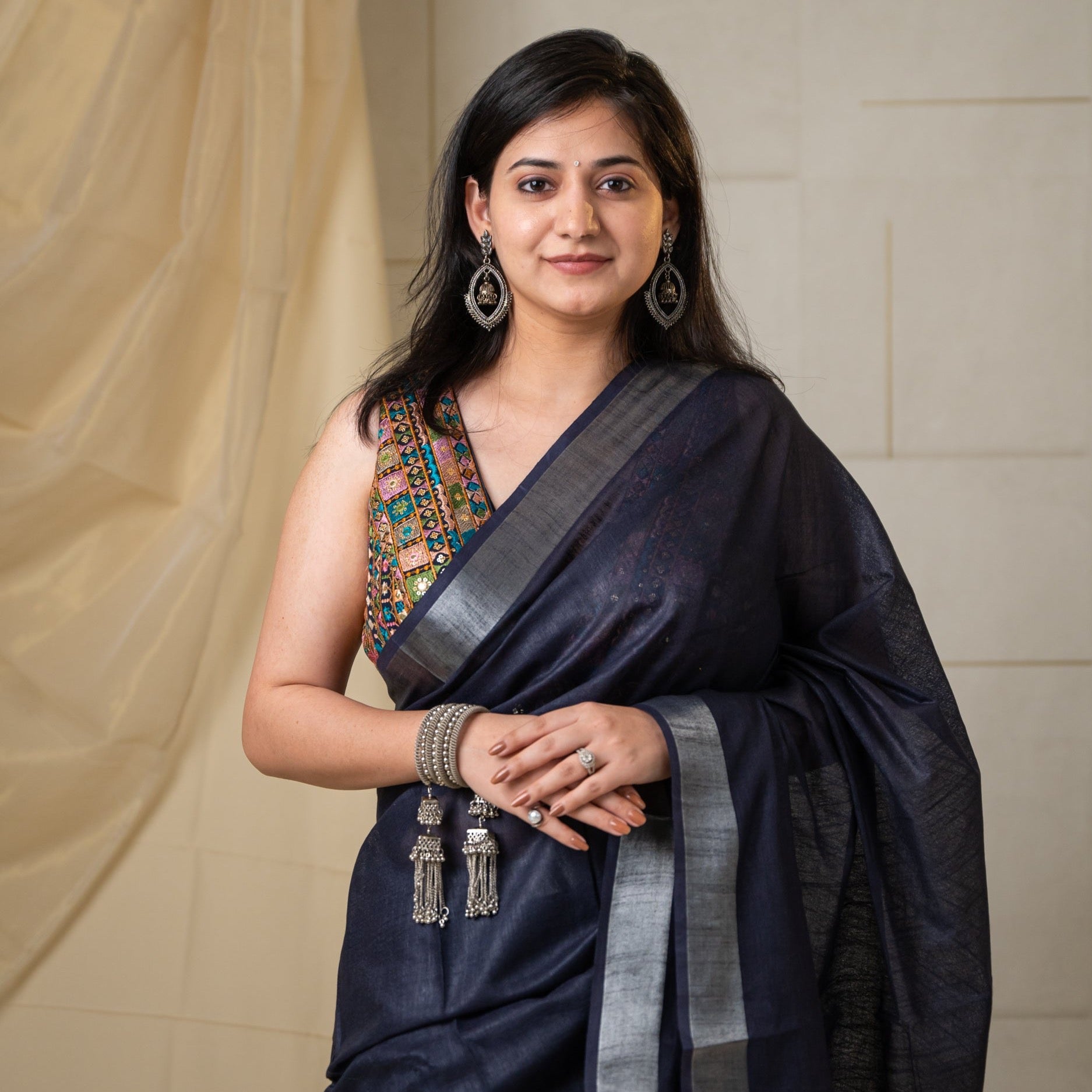 Cotton Linen Silver Zari Saree With Beautiful Contrast Printed Blouse Piece