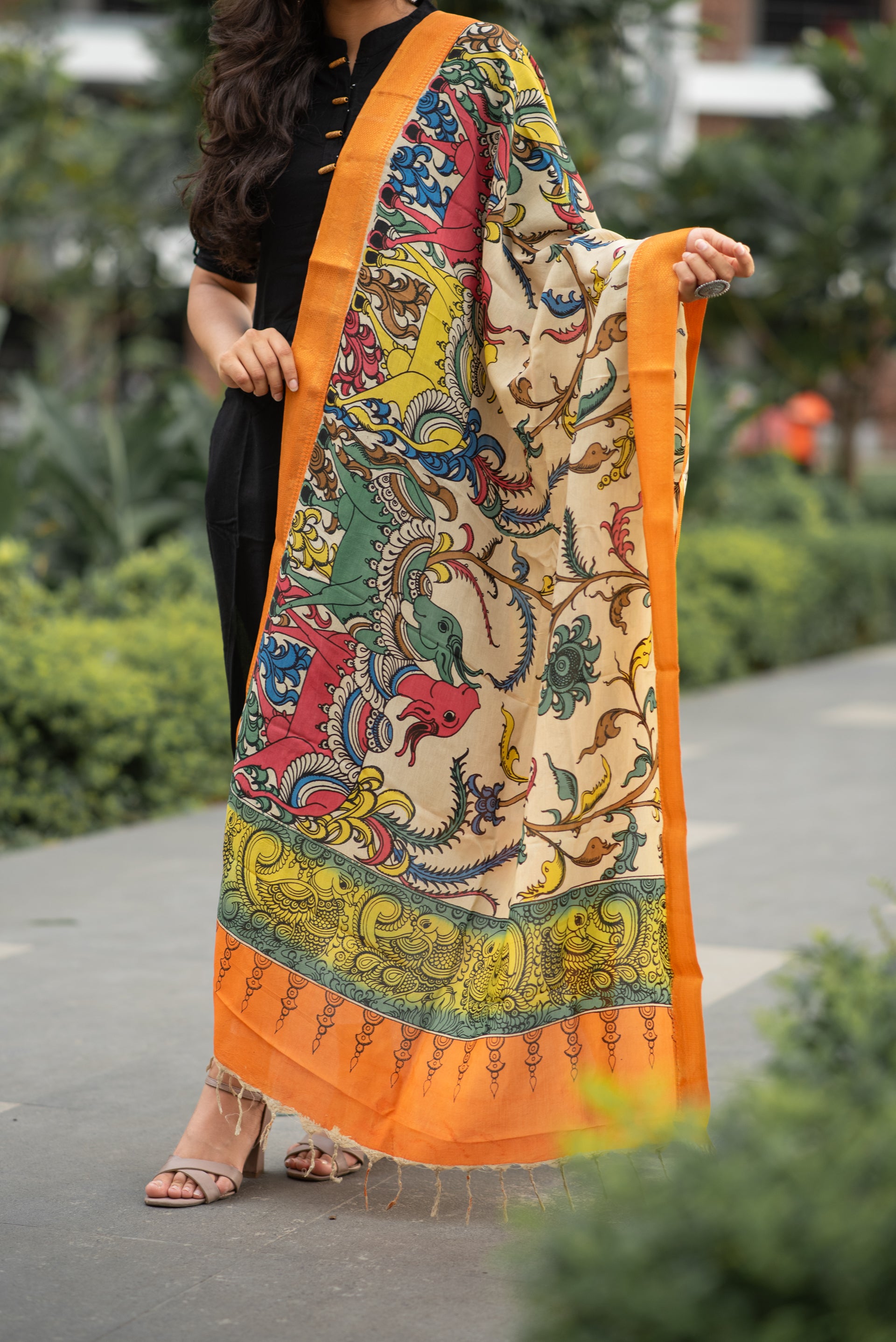 Pen Kalamkari Hand Painted Chinoor Silk Dupatta - Off White