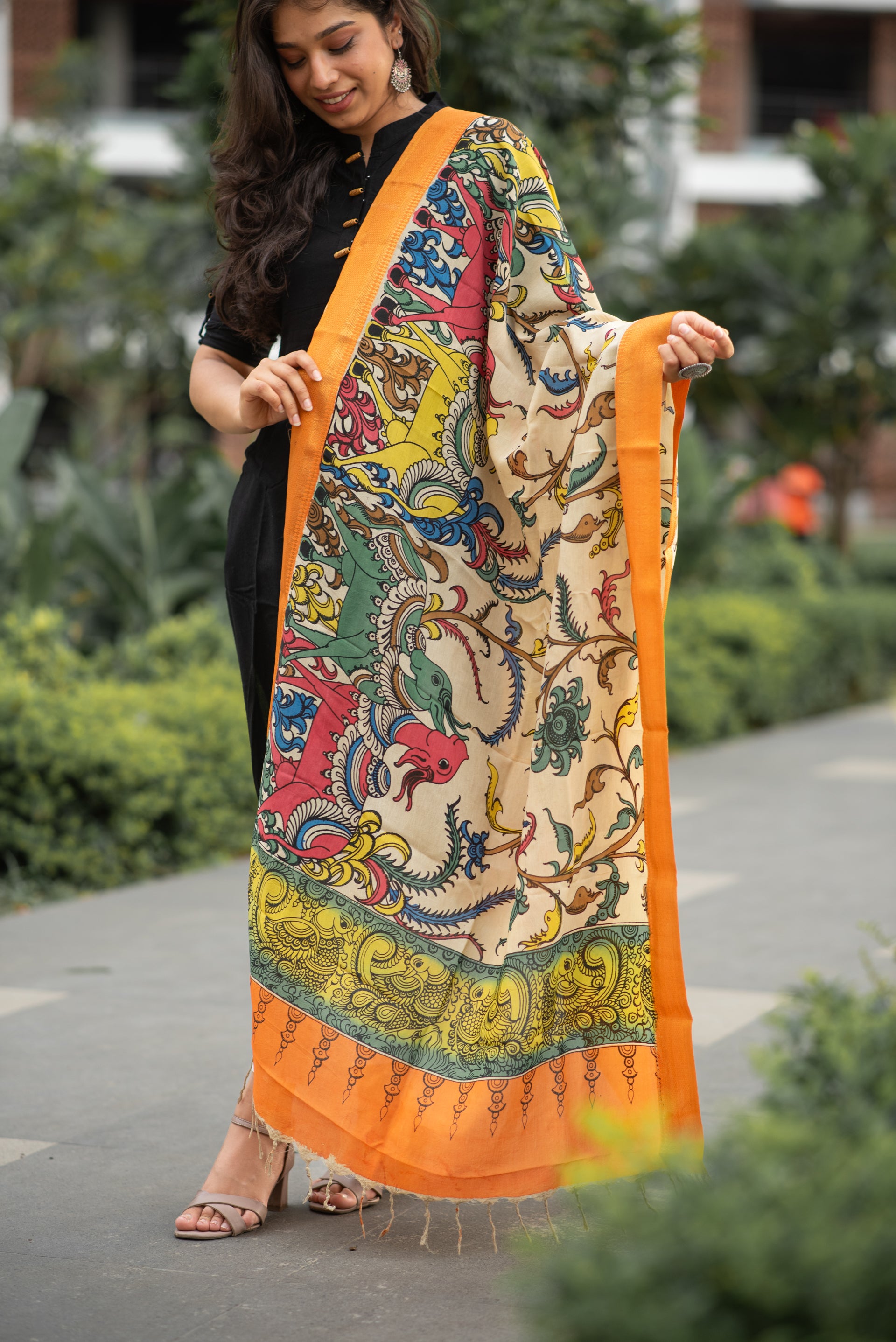 Pen Kalamkari Hand Painted Chinoor Silk Dupatta - Off White