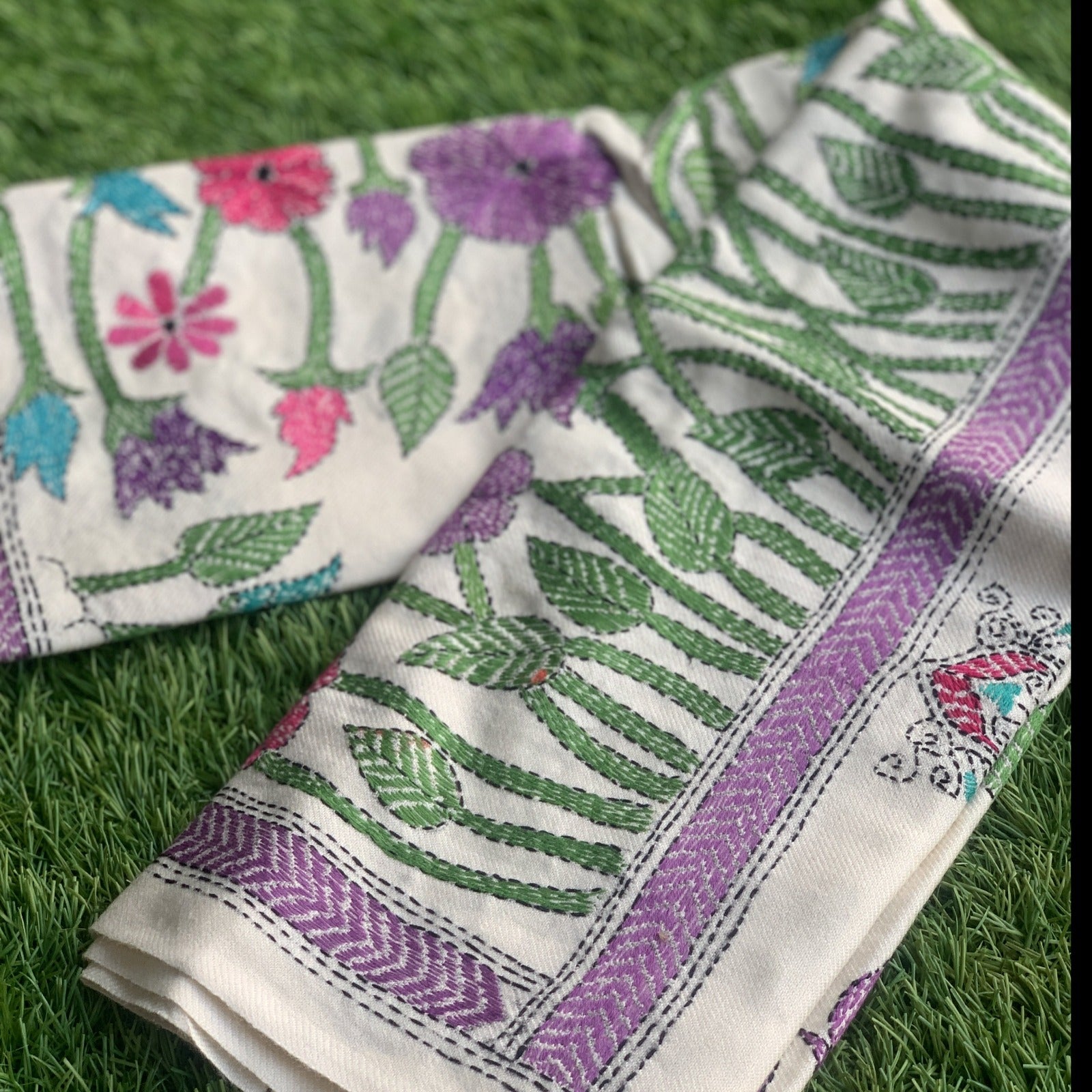 Kantha embroidered woollen shawl - White