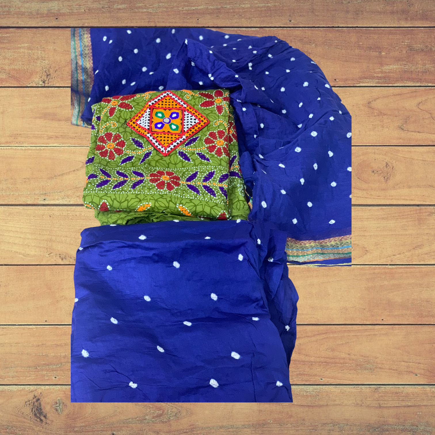 Bandhani Unstitched Suit