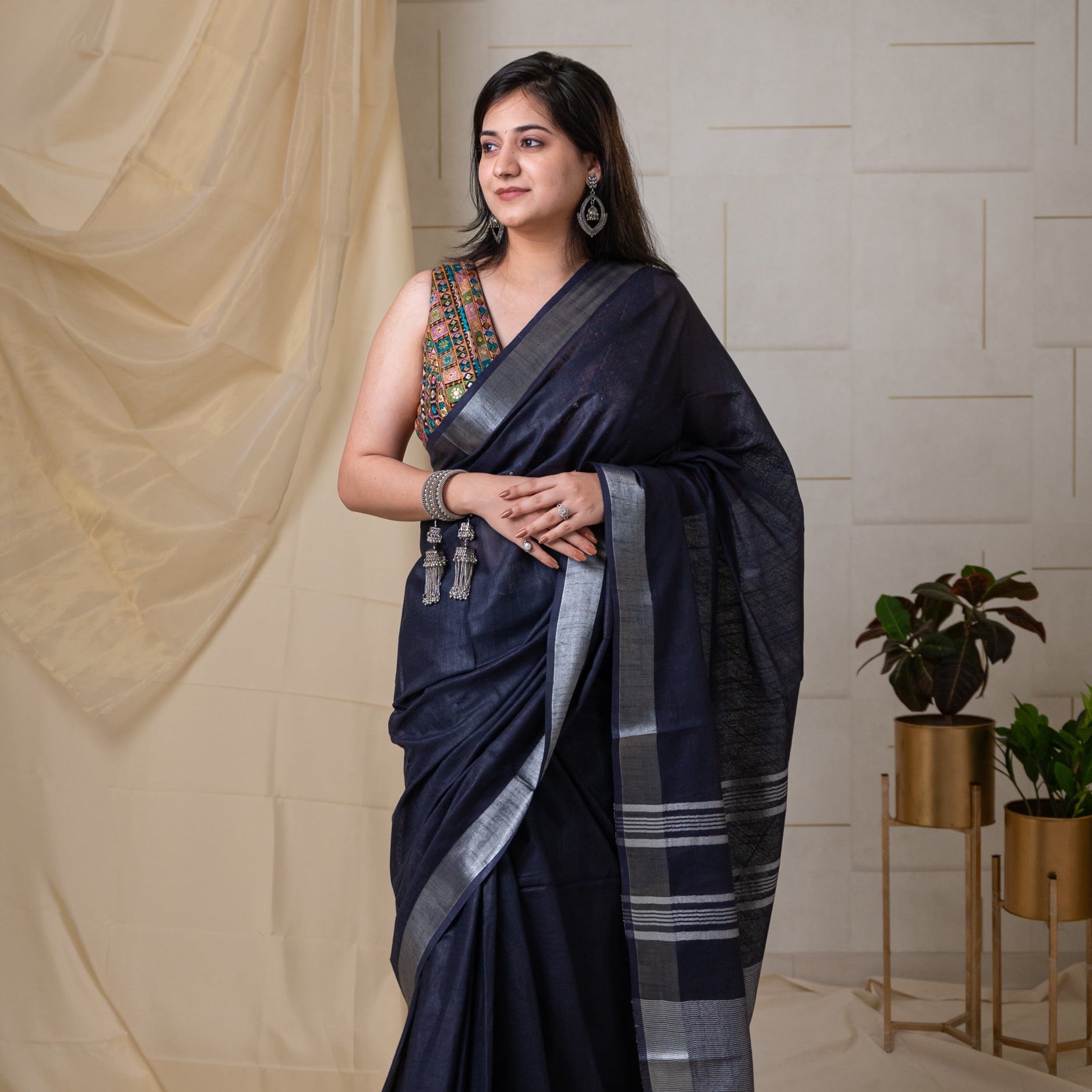 Cotton Linen Silver Zari Saree With Beautiful Contrast Printed Blouse Piece