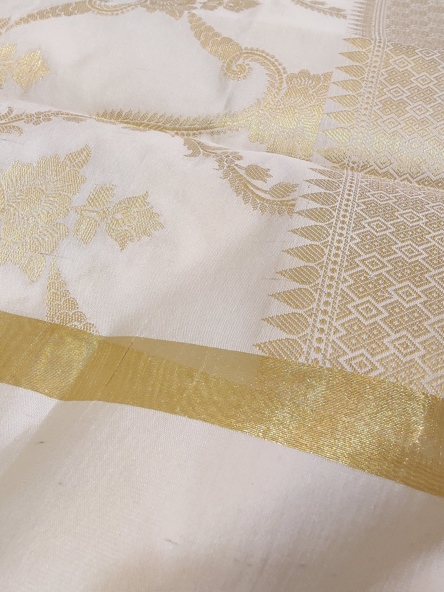 Banarasi Cotton Silk With Floral and Leaf Jaal Dupatta- White