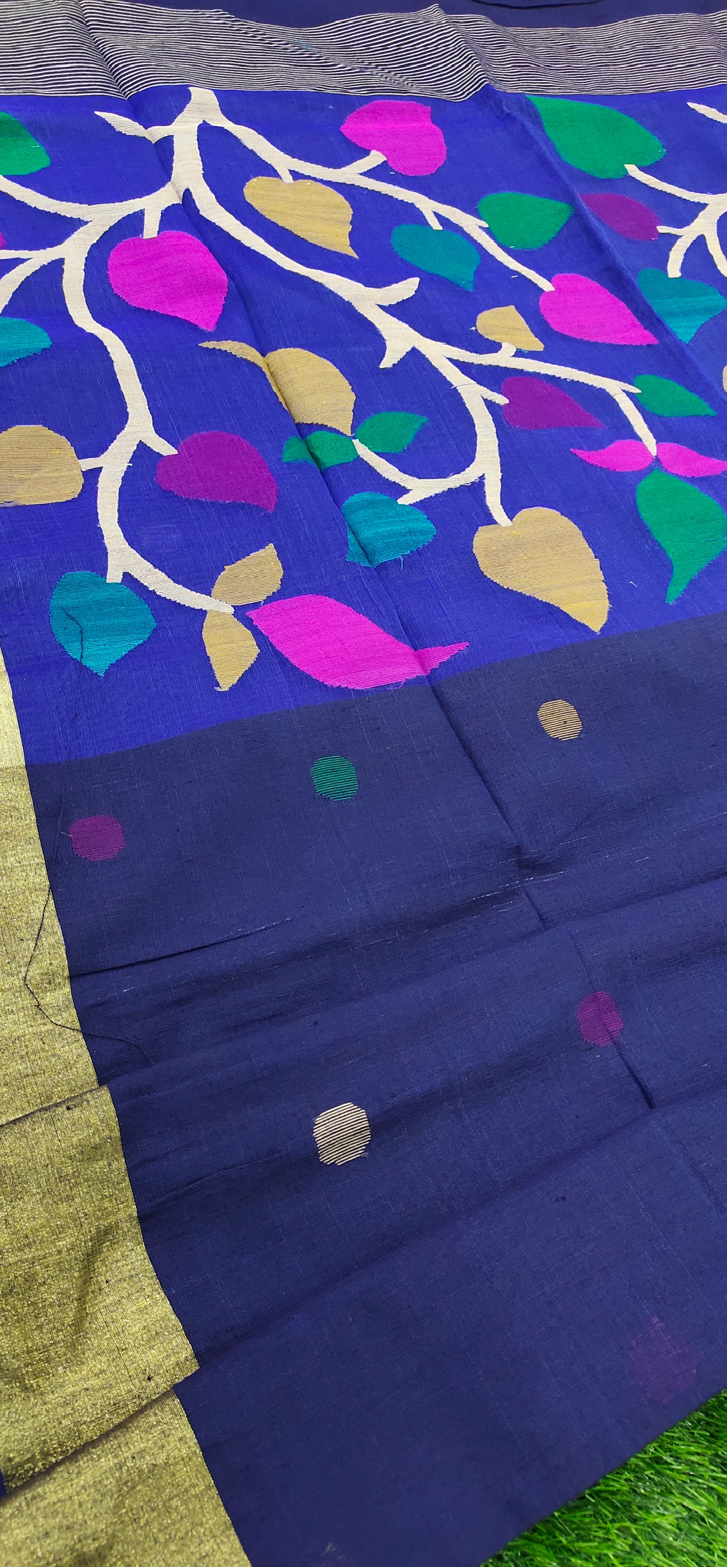 Pure Muslin Pallu Jamdani Hand-work Saree - Violet Blue