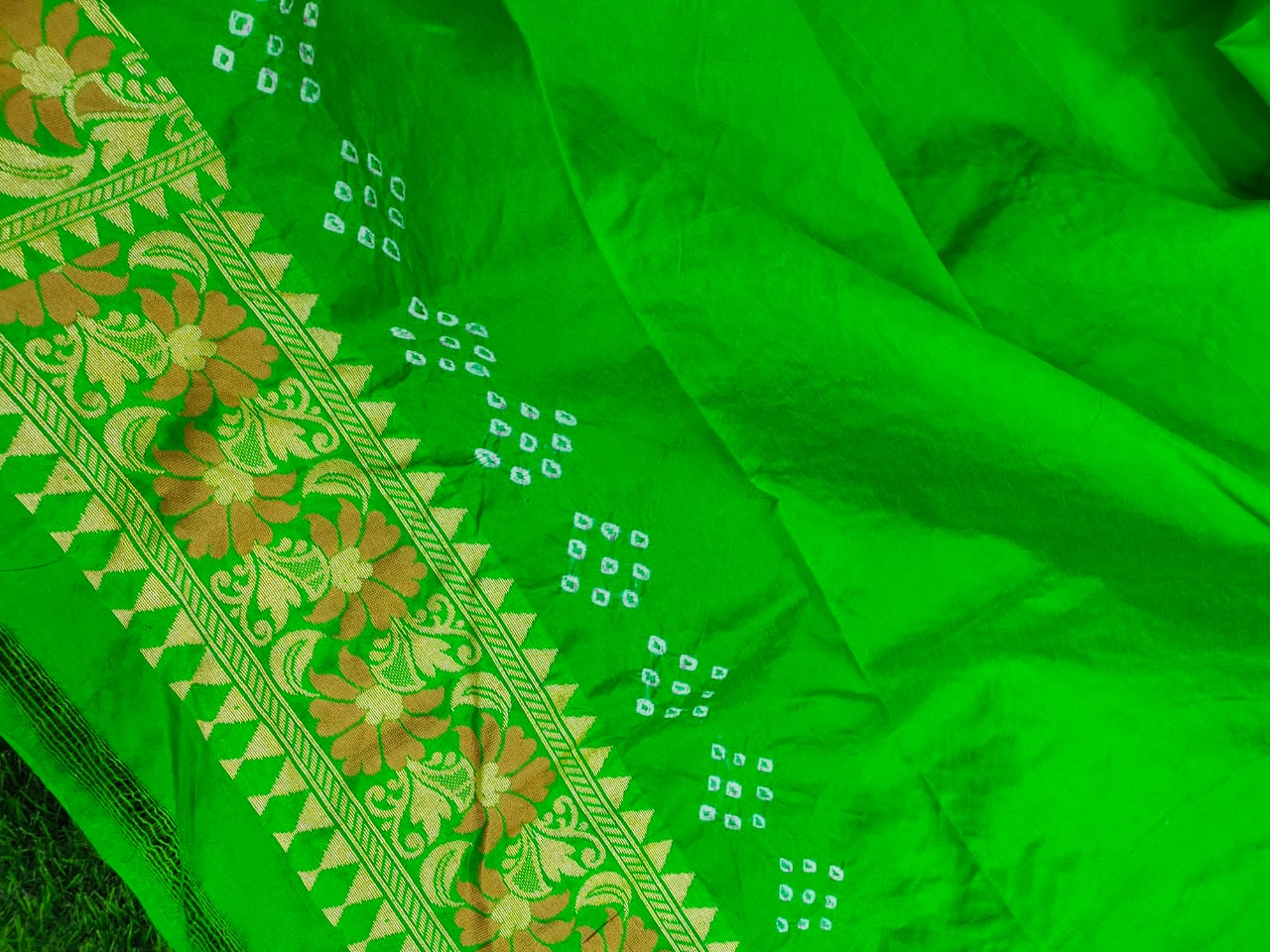 Dupion Silk Banarasi Weave with Bandhani Saree - Green and Pink